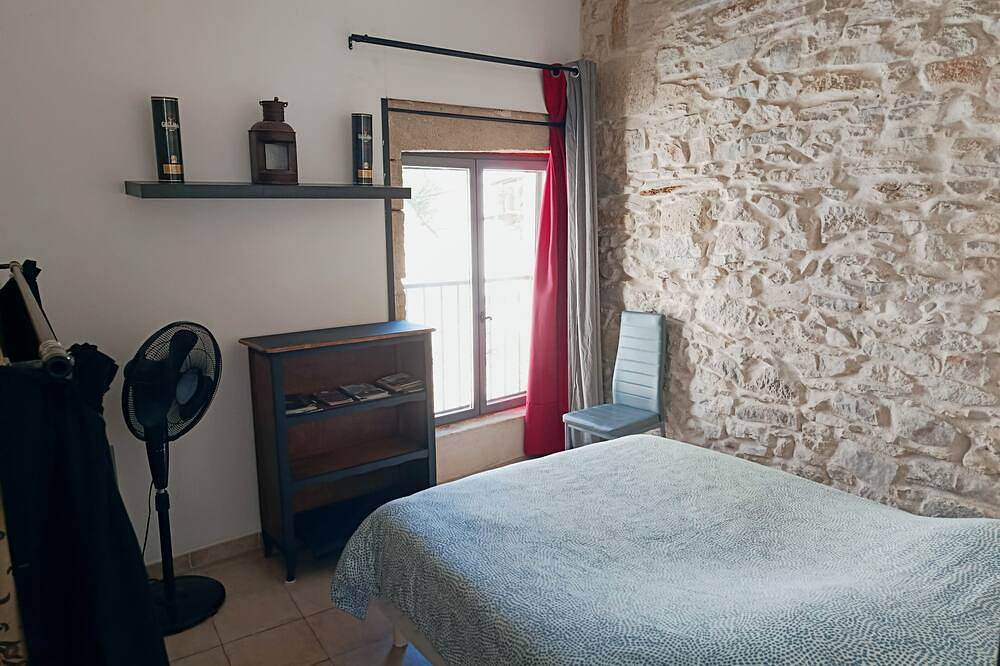 Maison de village du 18ème en pierres avec terrasse, à 15 minutes des plages. in Marsillargues, Côte méditerranéenne (France)