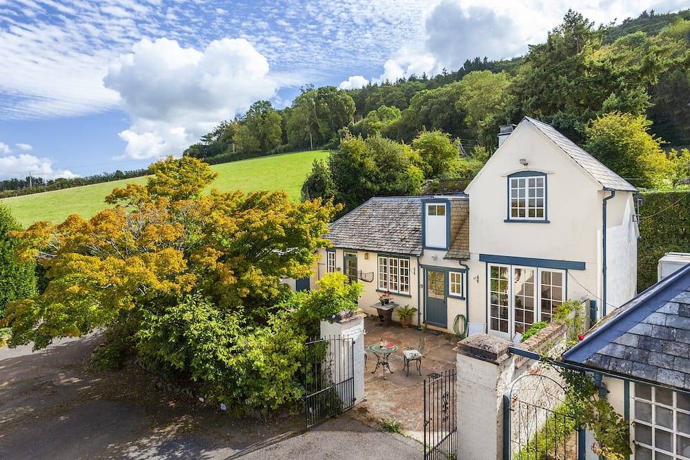 Coachmans Cottage, West Porlock in Porlock, Somerset