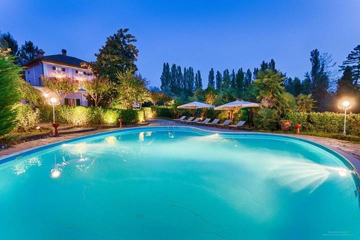 Appartamento per 2 persone, con Terrazza e Giardino nonché Piscina e Panorama a Ovada