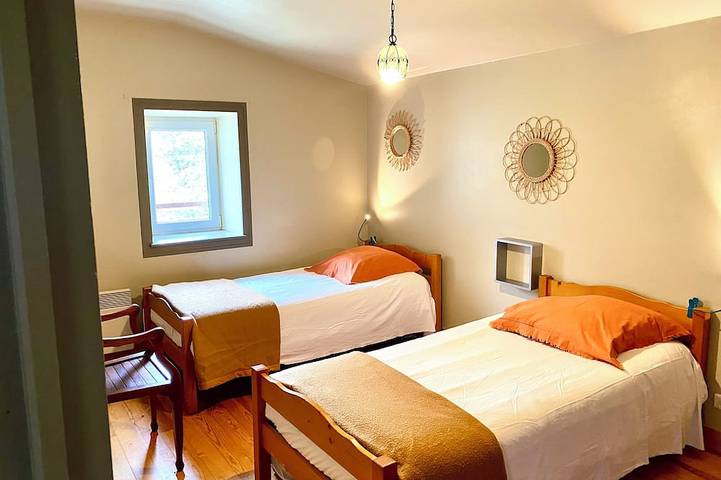 Location de vacances pour 6 personnes, avec piscine et jardin à Aumagne - 3