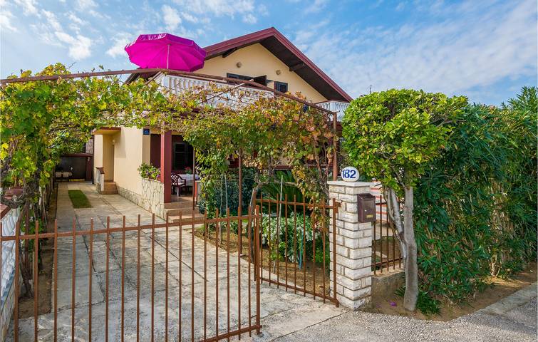 Ferienhaus für 12 Personen, mit Terrasse in Privlaka