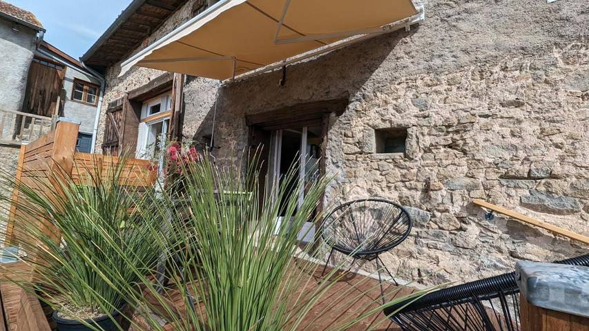 Maison de vacances pour 4 personnes, avec Jacuzzi et Terrasse ainsi que Jardin et Piscine