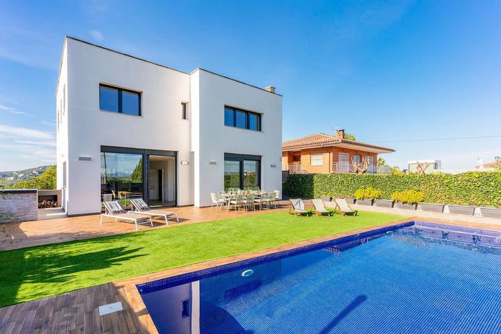 Chalet para 9 personas, con Jacuzzi y Terraza además de Jardín y Piscina en Provincia de Barcelona