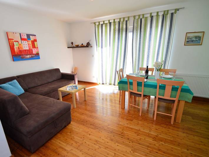 Gîte pour 5 personnes, avec terrasse et jardin à Tribunj - 3