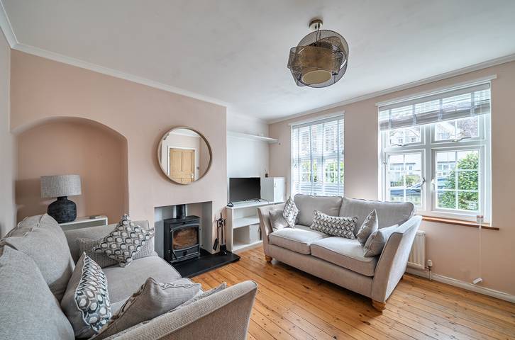 Spacious Surrey Home | Garden | Fast London Links - Pass the Keys in Woking, Surrey