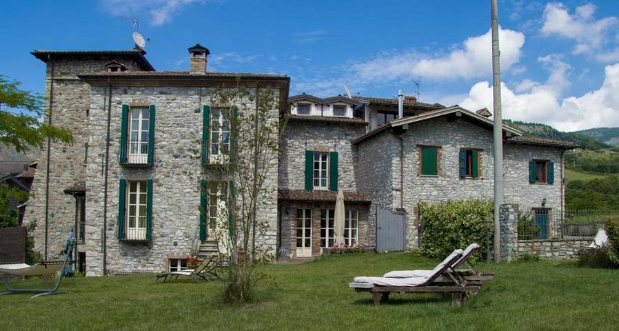 Casa vacanza per 2 persone, con giardino e panorama nonché piscina, con animali domestici in Bobbio