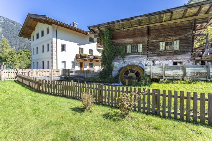 Ferienwohnung für 4 Personen, mit Balkon und Terrasse sowie Garten in Waidring
