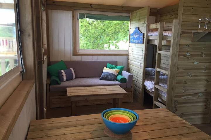 Gîte pour 6 personnes, avec terrasse et piscine