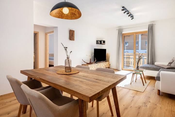 Ferienwohnung für 4 Personen, mit Balkon und Seeblick in Burggrafenamt