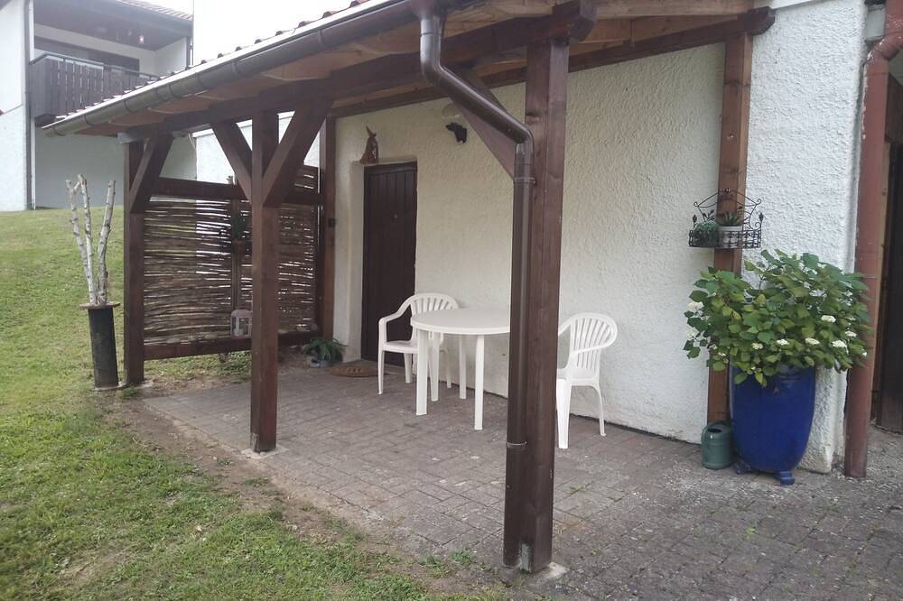 Ganze Wohnung, Bungalow47 Untergeschoss. 4 Betten, Grillwiese, in Seenähe! in Dipperz, Rhön-Hessen