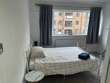 Holiday Letting for 8 People in Watford, Hertfordshire, Photo 1