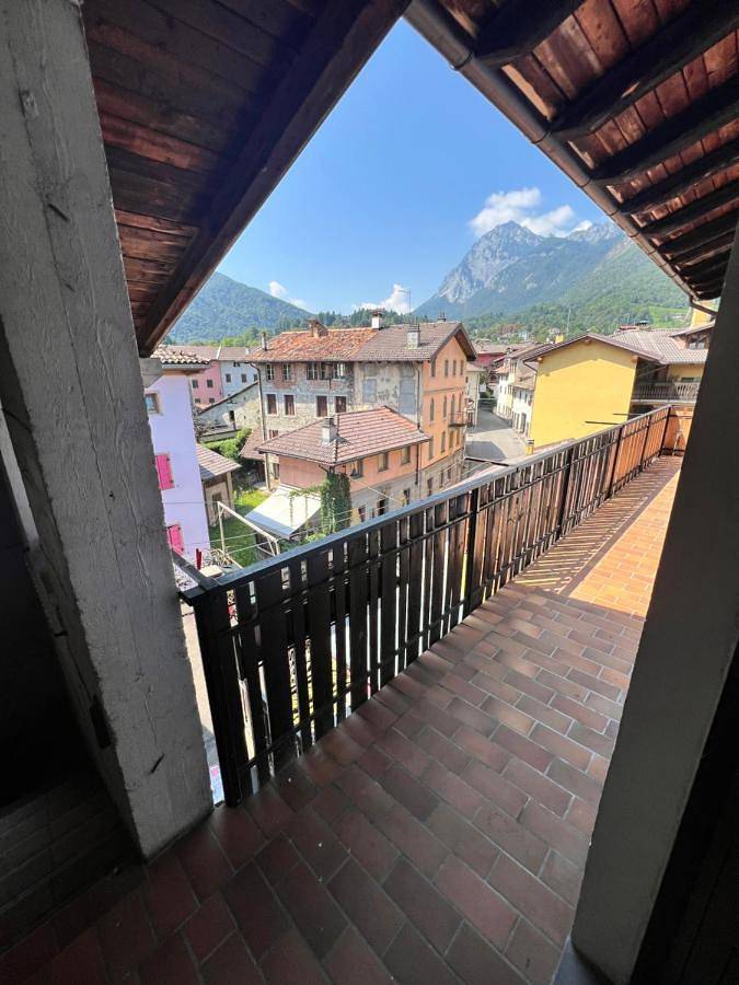 Gîte pour 4 personnes, avec terrasse et vue, animaux acceptés à Ampezzo