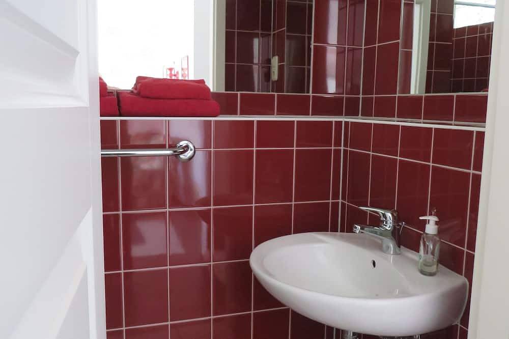 Ganze Wohnung, Moderne Fewo Adebar in einem sanierten Bauernhaus auf Cleo's Hof an der Müritz in Sietow-Dorf, Sietow