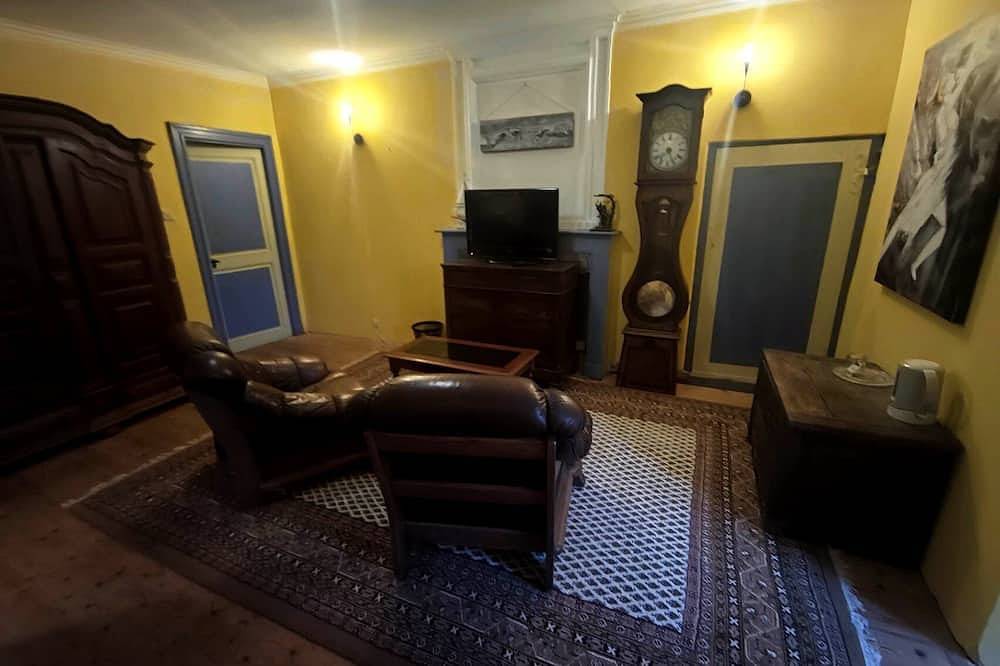 Château Montegut – Appartement privé dans une tour médiévale avec vue Pyrénées in Montégut, Hautes-Pyrénées