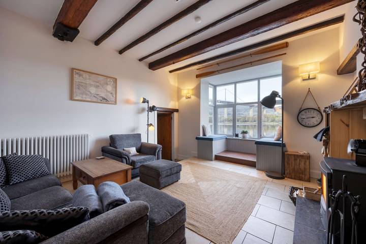 Riverside Retreat with Private Beach in Renfrewshire