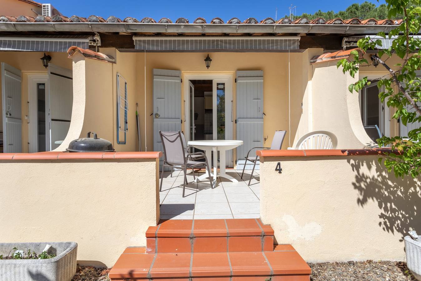 Casa vacanze 4 con vista sulle montagne, piscina in comune in Reynès, Costa mediterranea (Francia)