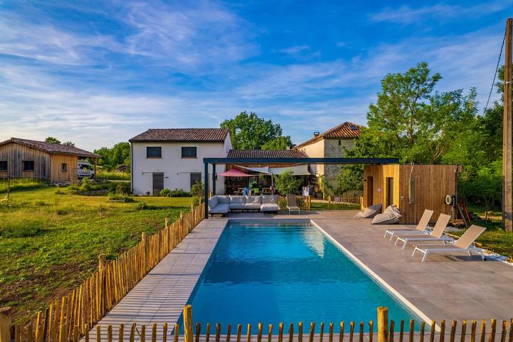 Location de vacances pour 32 personnes, avec Jardin à Lalbenque