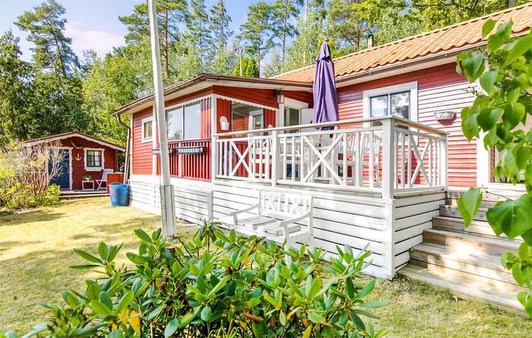 Ferienhaus für 6 Personen, mit Garten und Terrasse sowie Seeblick und Sauna in Östergötland - 2