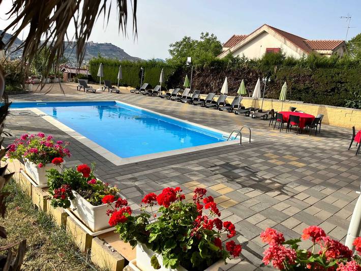 Ferienhaus für 14 Personen, mit Garten und Terrasse sowie Pool - 1