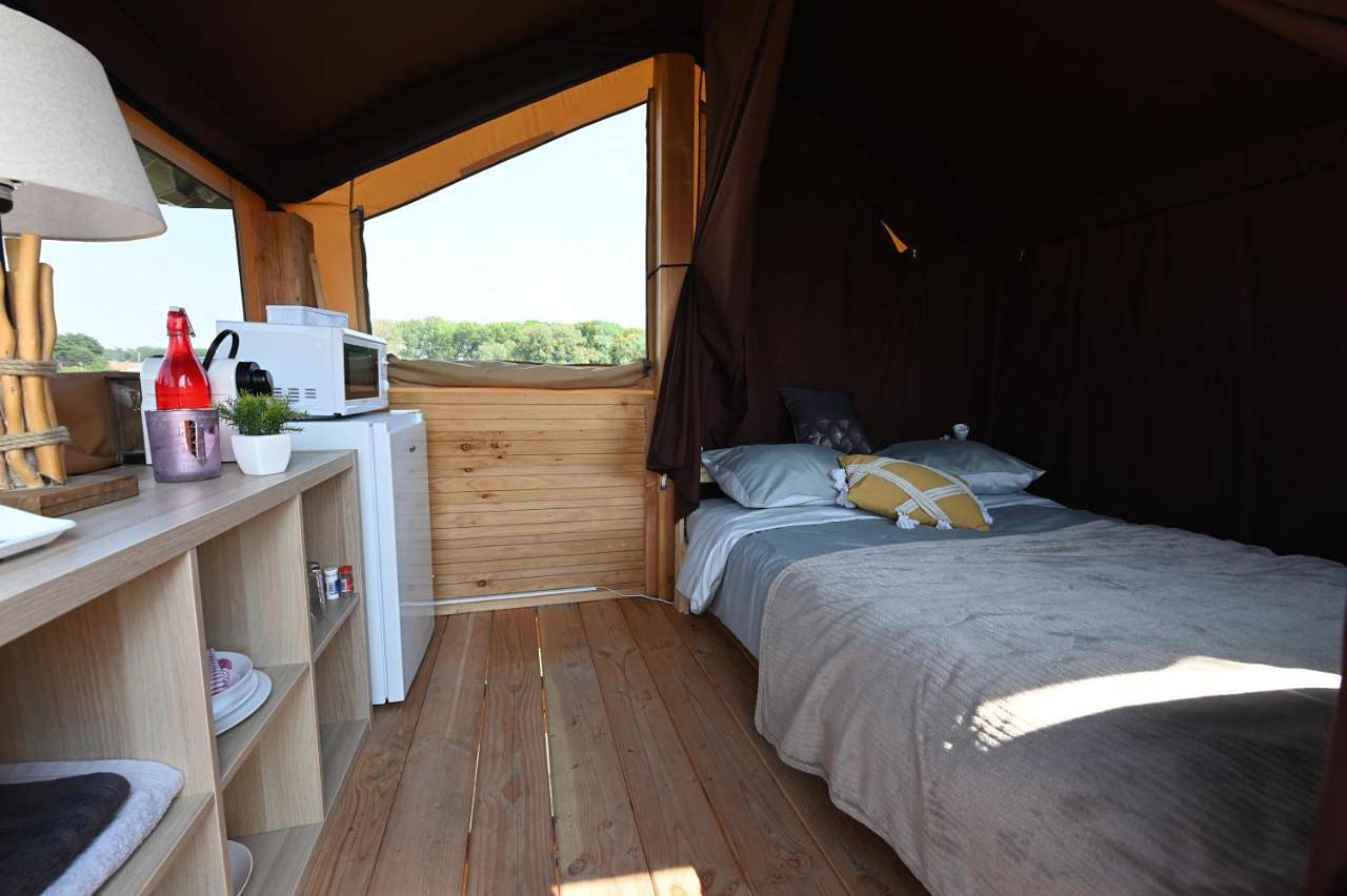 Tent in Noyelles-sur-Mer, Région d'Abbeville