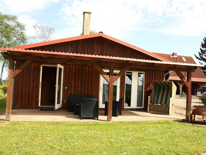 Ferienhaus für 3 Personen, mit Terrasse und Garten in Barkhagen
