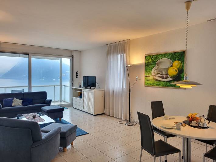 Ferienwohnung für 2 Personen, mit Terrasse und Garten sowie Pool und Seeblick in Castagnola