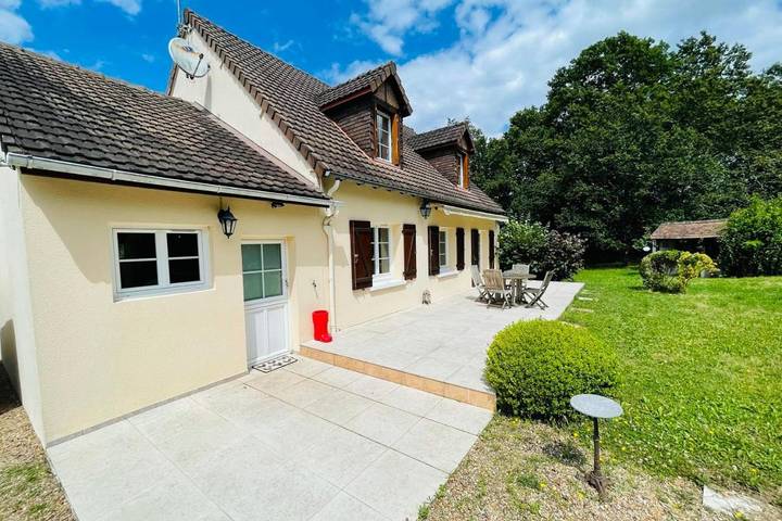 Location de vacances pour 10 personnes, avec piscine et jardin à Lussault-sur-Loire
