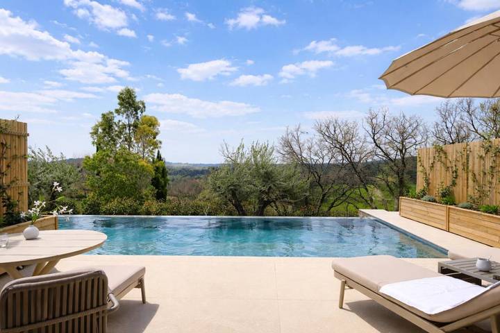 Hôtel pour 2 personnes, avec Terrasse et Jacuzzi ainsi que Jardin et Piscine