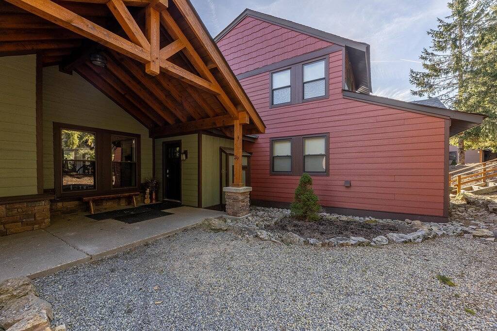 Boards & Bikes—Secluded Luxury Next to the Village (Treetop 29) in Snowshoe, Greenbrier River