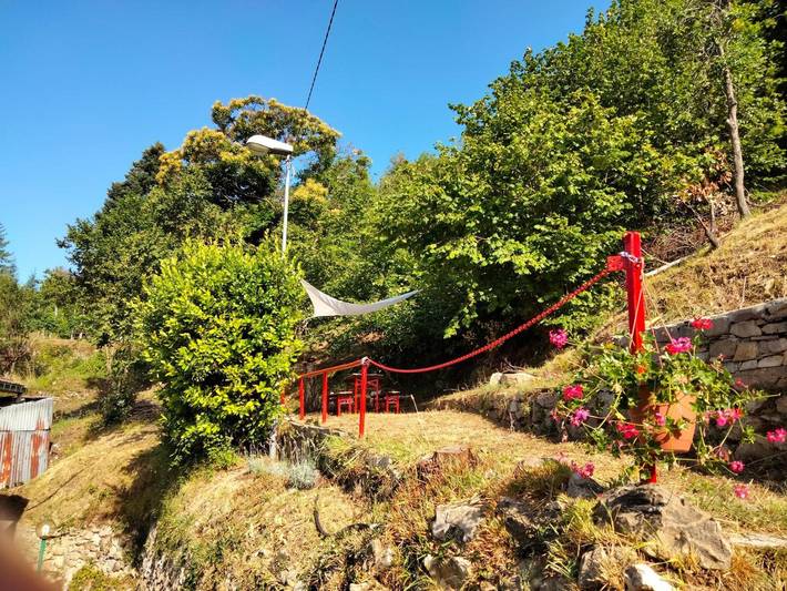 Ganze Wohnung, Appartement 'Altrove' mit Bergblick, privatem Garten und Wlan in Cassagna, Ne