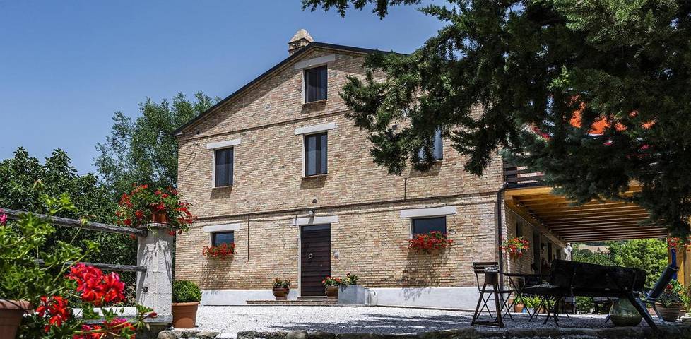 Chambre d’hôte pour 3 personnes, avec Terrasse et Jardin ainsi que Piscine et Vue sur le lac