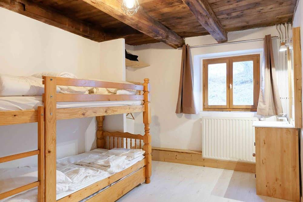 Apartamento entero, Le Clot Saint Joseph, descanso natural en el corazón del Parc des Ecrins in Vallouise-Pelvoux, Parque Nacional de los Ecrins