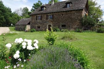 Gîte pour 4 personnes, avec jardin et balcon à Castelnau-de-Mandailles