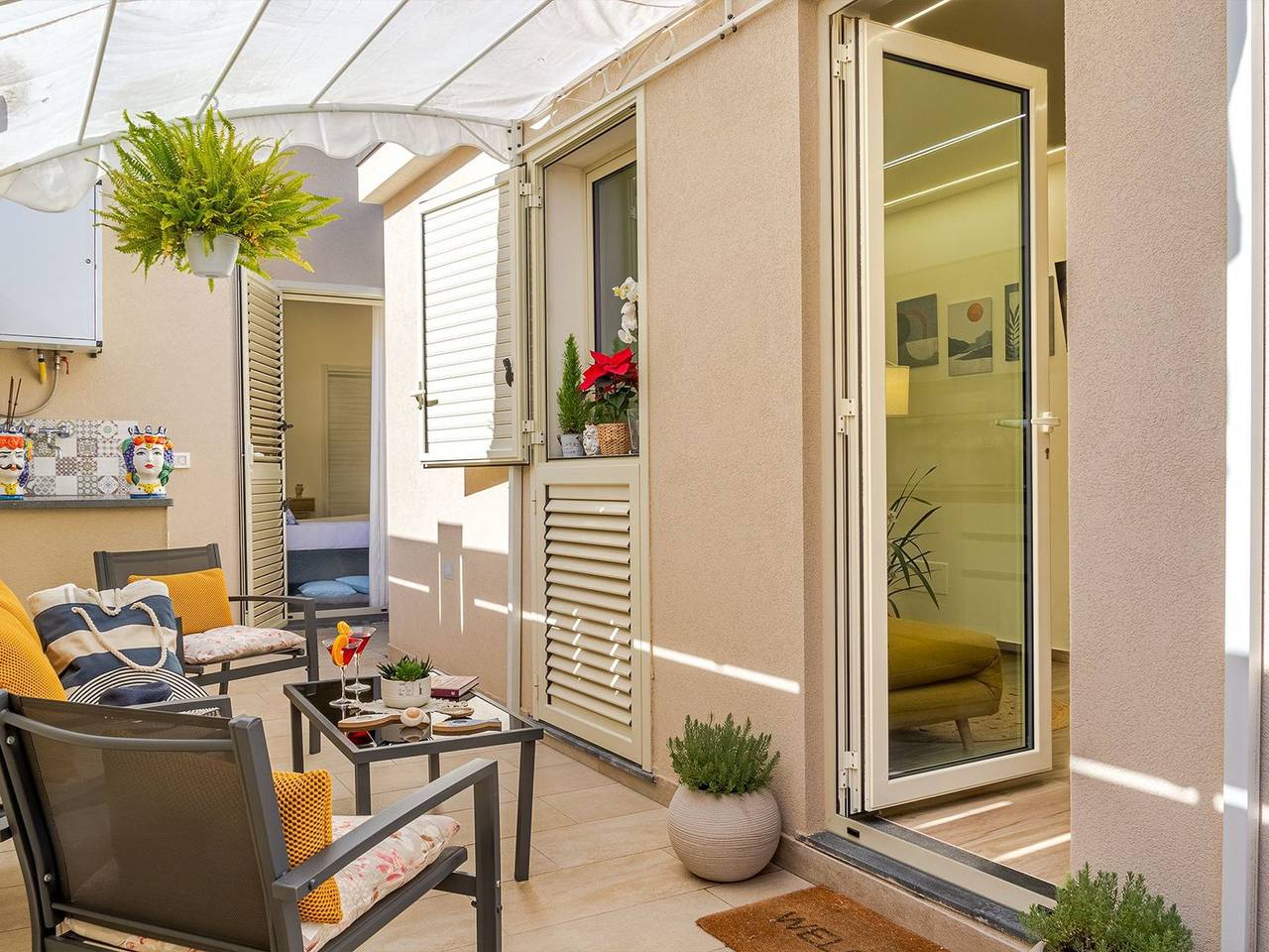 Ganze Wohnung, Das Haus der Provokation in Torre Archirafi, Riposto