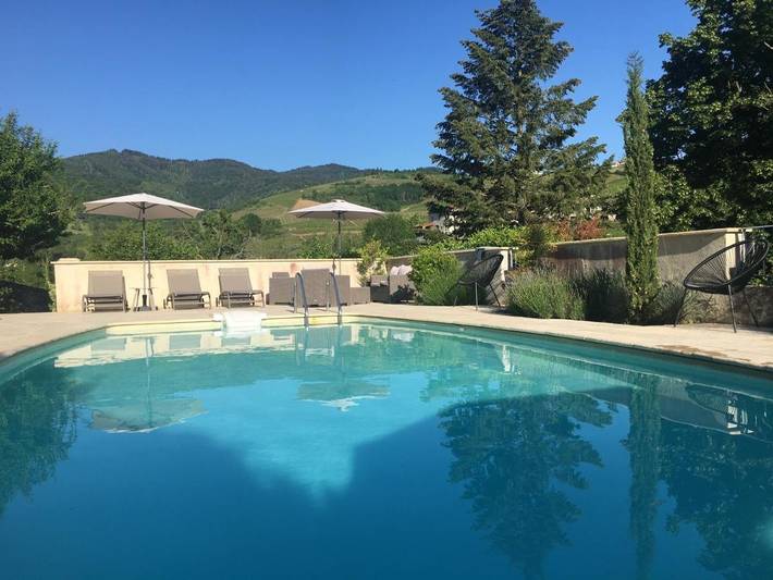 Gîte pour 2 personnes, avec jardin et terrasse ainsi que vue et piscine à Vaux-en-Beaujolais - 2