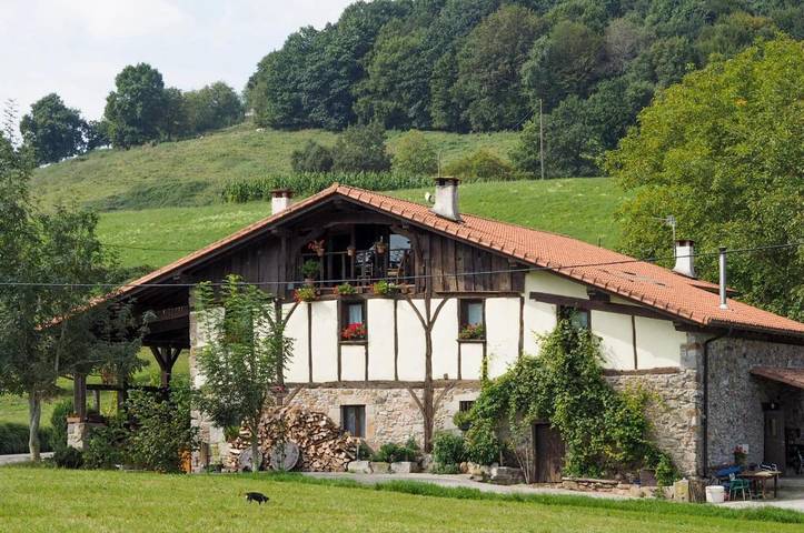 Auberge pour 25 personnes, avec Terrasse ainsi que Jardin et Vue à Tolosa