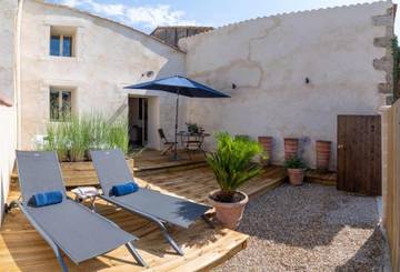 Location de vacances pour 2 personnes, avec terrasse et jacuzzi à Saint-Seurin-de-Prats