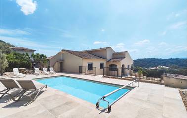 Gîte pour 8 personnes, avec piscine ainsi que jardin et terrasse à Roquebrun