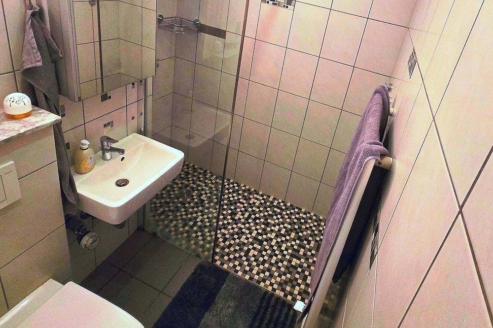 Ganze Wohnung, Ruhige Ferienwohnung/ Monteurzimmer/ Gute Verkehrsanbindung in Linden, Lahntal