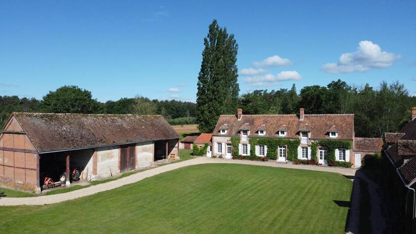 Location de vacances pour 14 personnes, avec piscine ainsi que vue et jardin, animaux acceptés à Lassay-sur-Croisne - 3
