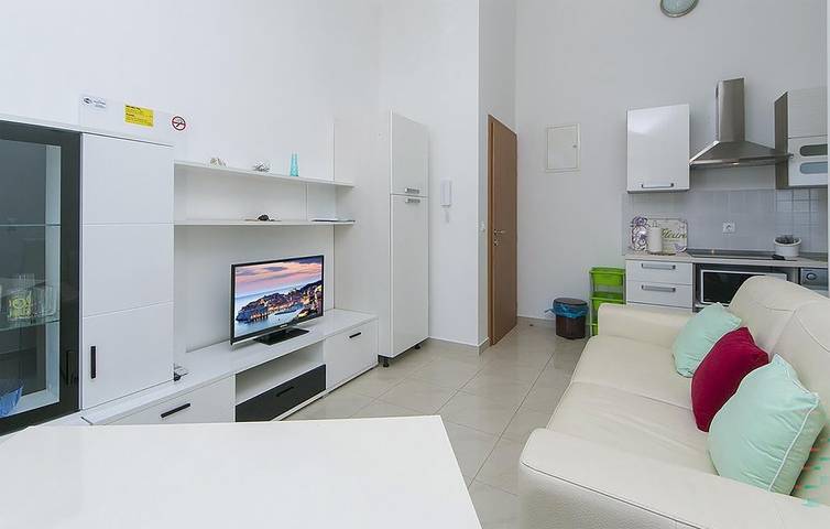 Ganze Ferienwohnung, Urlaub am Meer: Modernes Apartment mit WLAN, Küche und Parkplatz in Brela, Makarska Riviera