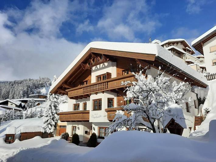 Vakantiewoning voor 10 personen, with Balkon and Terras as well as Uitzicht in Serfaus