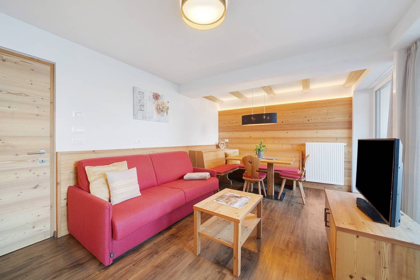 Ganze Wohnung, Ferienwohnung 'Nelkenstein Frühling' mit Bergblick, Gemeinschaftspool und Wlan in Schenna, Sarntaler Alpen
