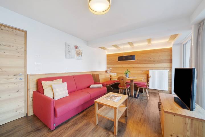 Ganze Wohnung, Ferienwohnung 'Nelkenstein Frühling' mit Bergblick, Gemeinschaftspool und Wlan in Schenna, Sarntaler Alpen