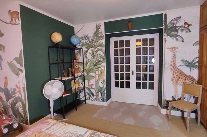 Gîte pour 10 personnes, avec jardin à Nanteuil-en-Vallée - 2