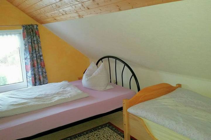 Location de vacances pour 6 personnes, avec terrasse et jardin à Klingenthal - 3