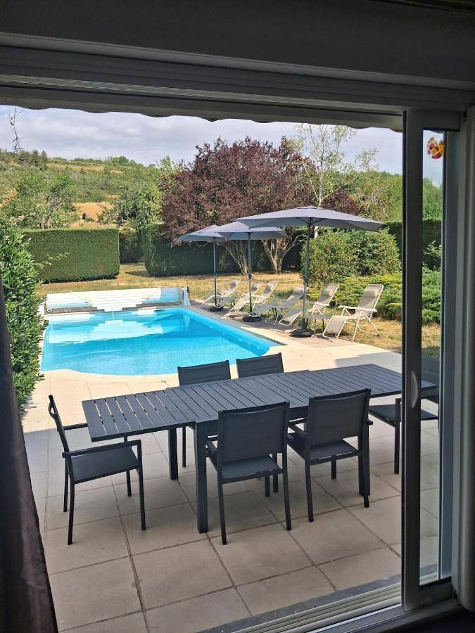 Location de vacances pour 8 personnes, avec Terrasse ainsi que Piscine et Vue à Chassey-le-Camp