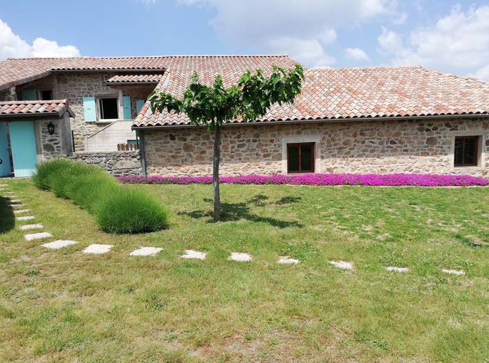 Gîte pour 6 personnes, avec terrasse et jardin