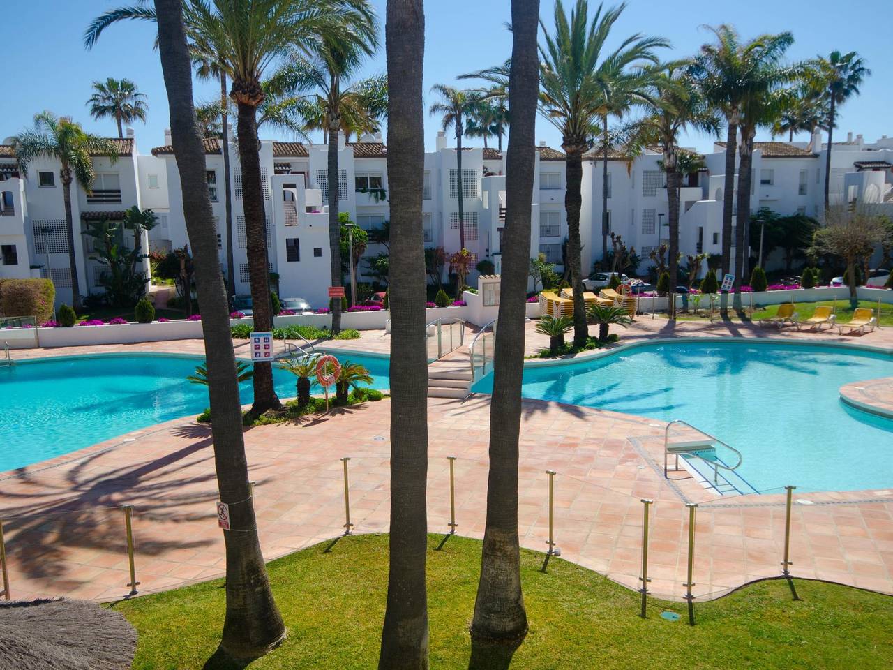 Ganze Ferienwohnung, Apt. Terraza de Agustina-Pool direkt am Strand in Saladillo Benamara, Estepona