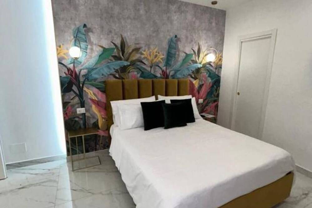 Savior Deluxe Rooms - Quadruple Deluxe Room in Nápoles, Provincia de Nápoles